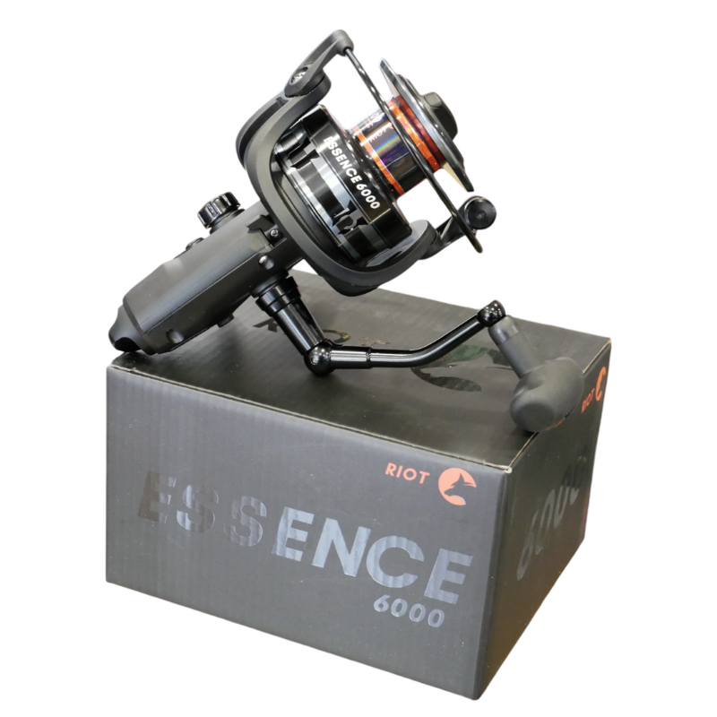 Carrete Riot Essence 6000